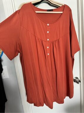 Women's Rust Button-Front Short Sleeve Top